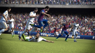 FIFA13_Messi_avoids_tackle_WM